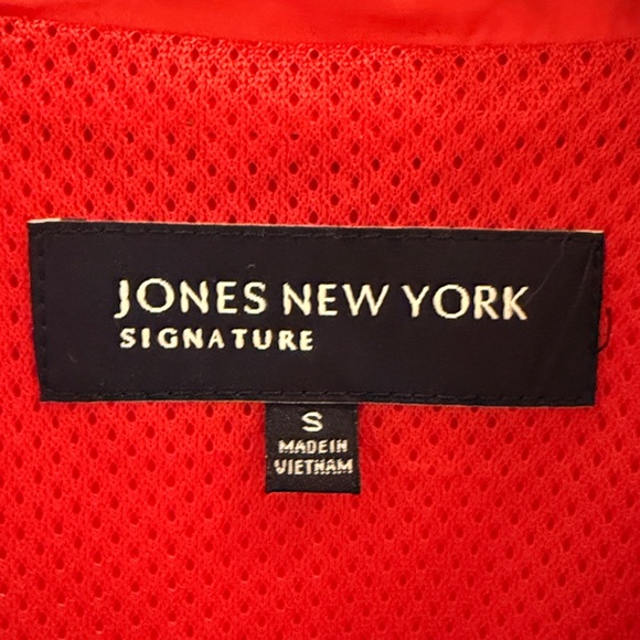 Jones New York red wind breaker style jacket with silver button detailing. - Picture 4 of 4